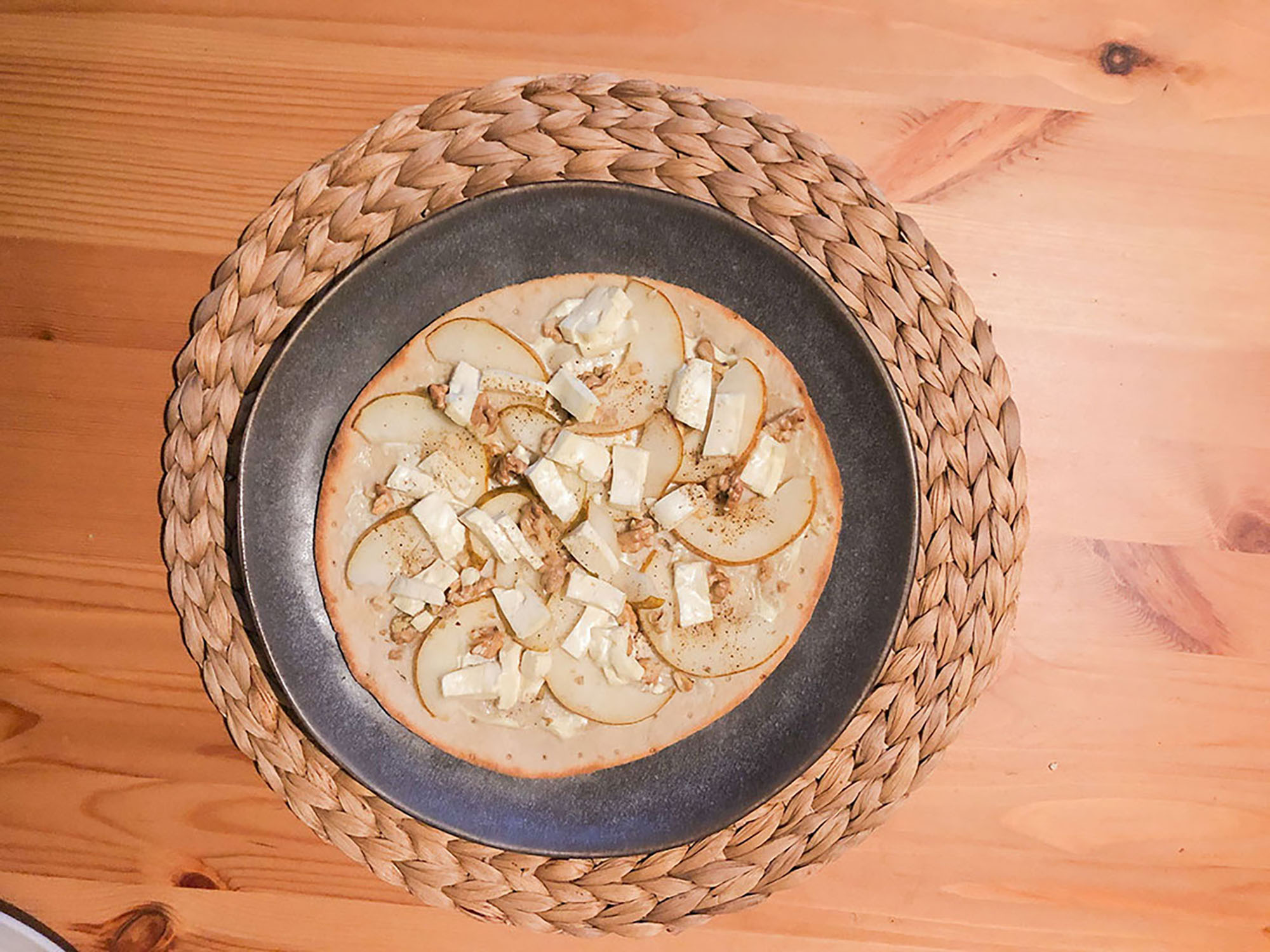 Birne-Feta Flammkuchen