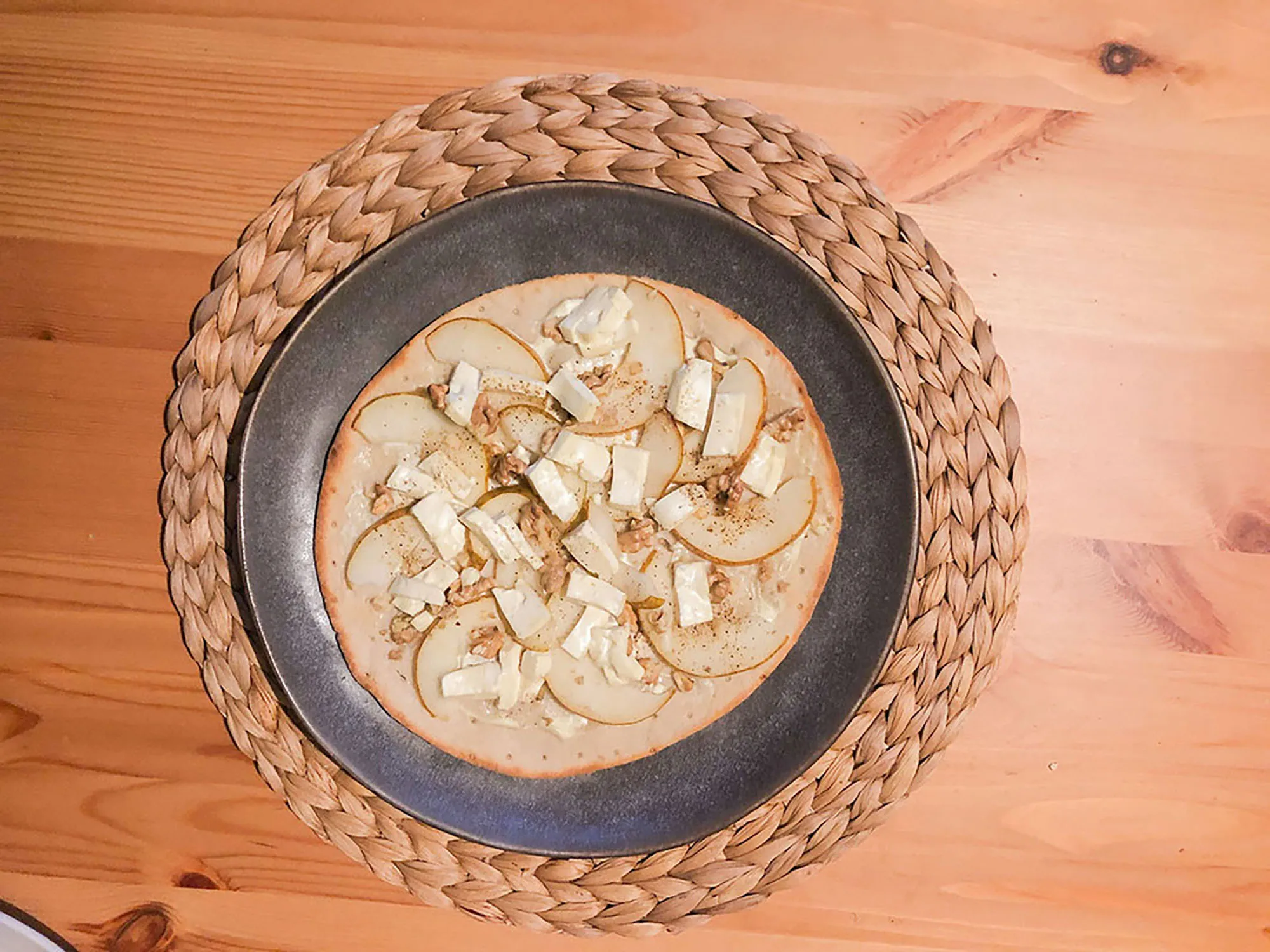 Birne-Feta Flammkuchen