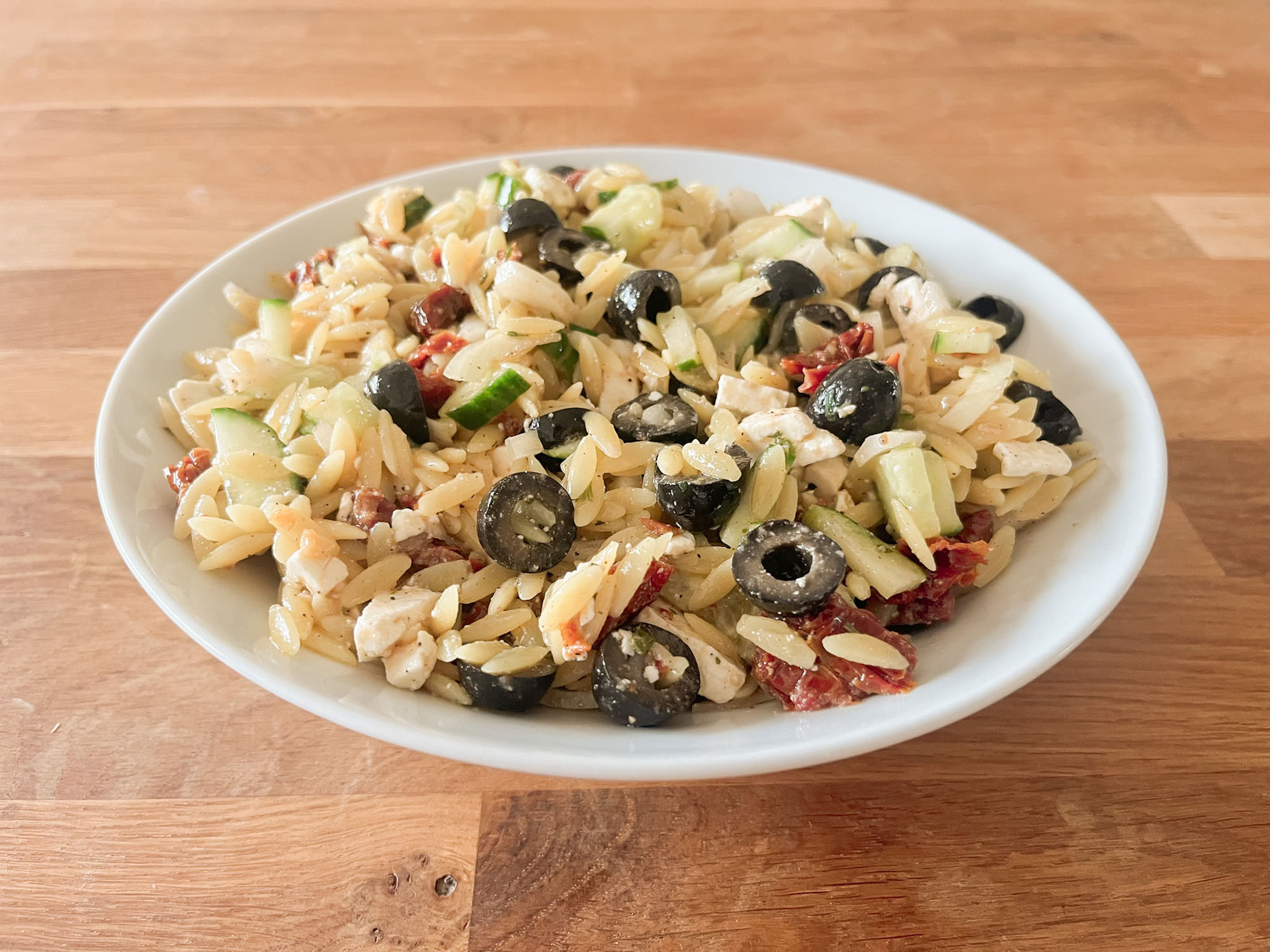 Griechischer Nudelsalat