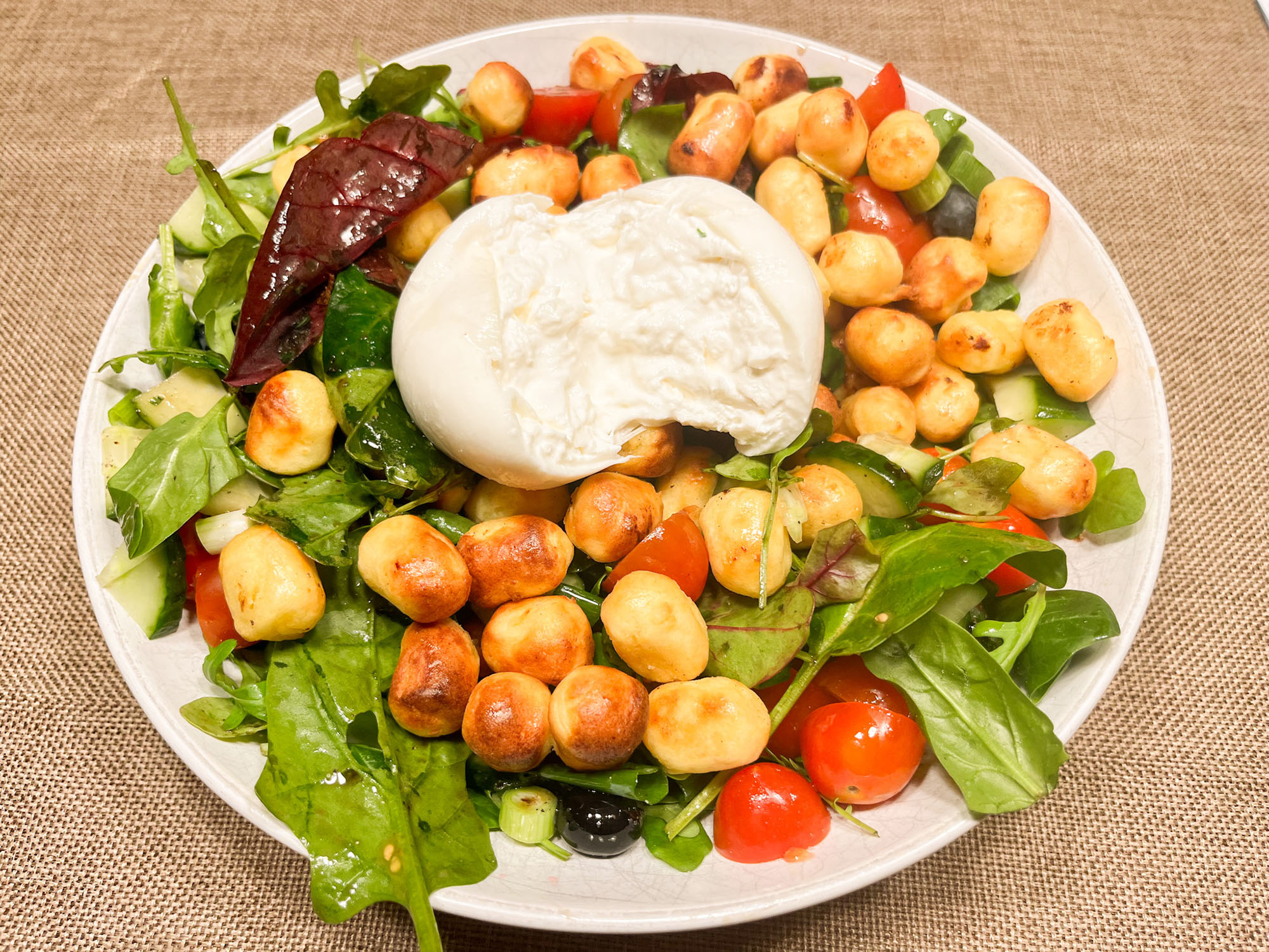 Gnocchi-Salat mit Burrata