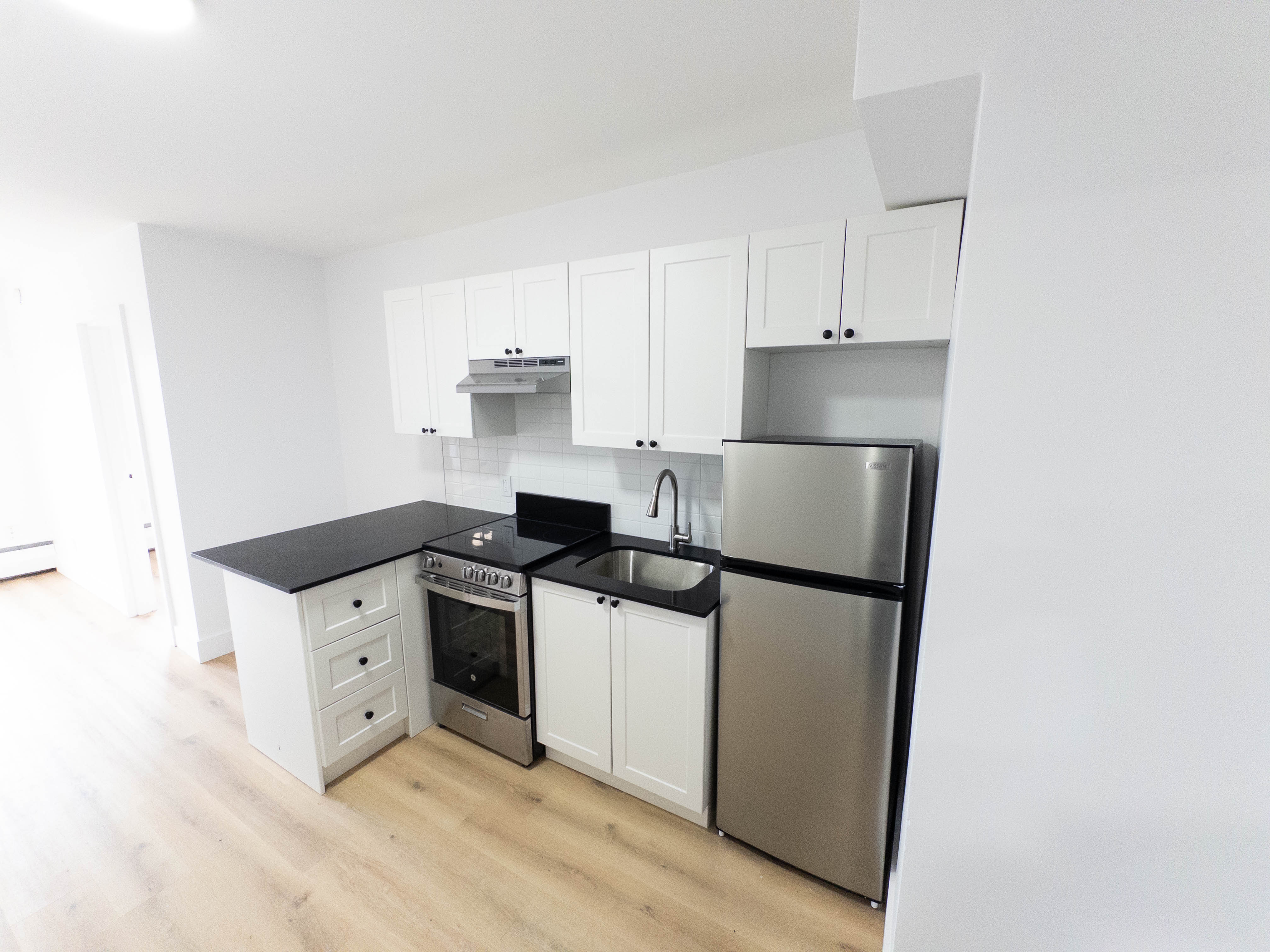 1 Bedroom + Den (Unfurnished) - 1180 Fort