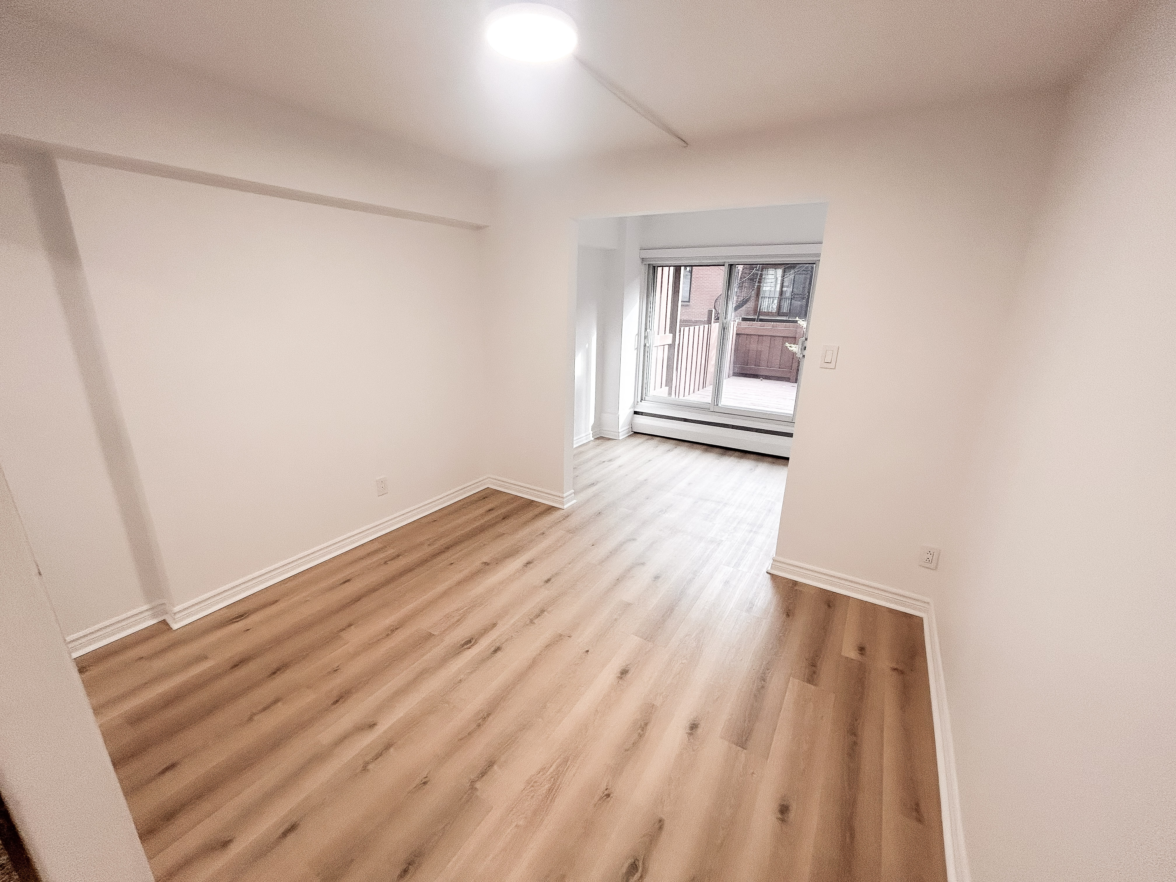 Large Studio (Unfurnished) - 1180 du Fort
