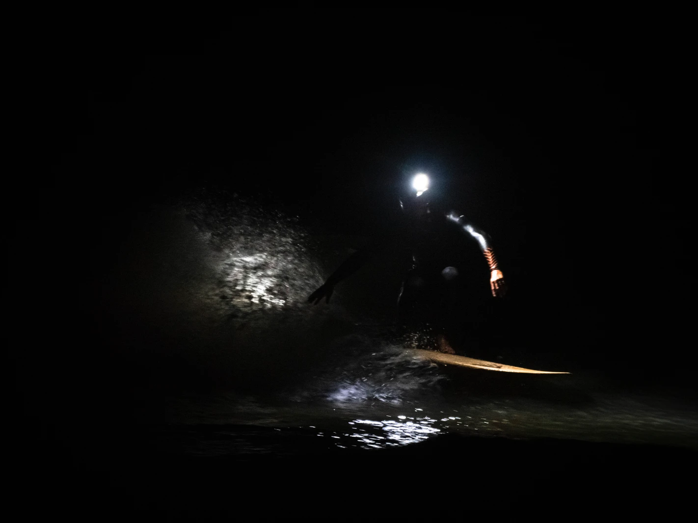 @nightsurfuk | Photographer @aym_dupuy