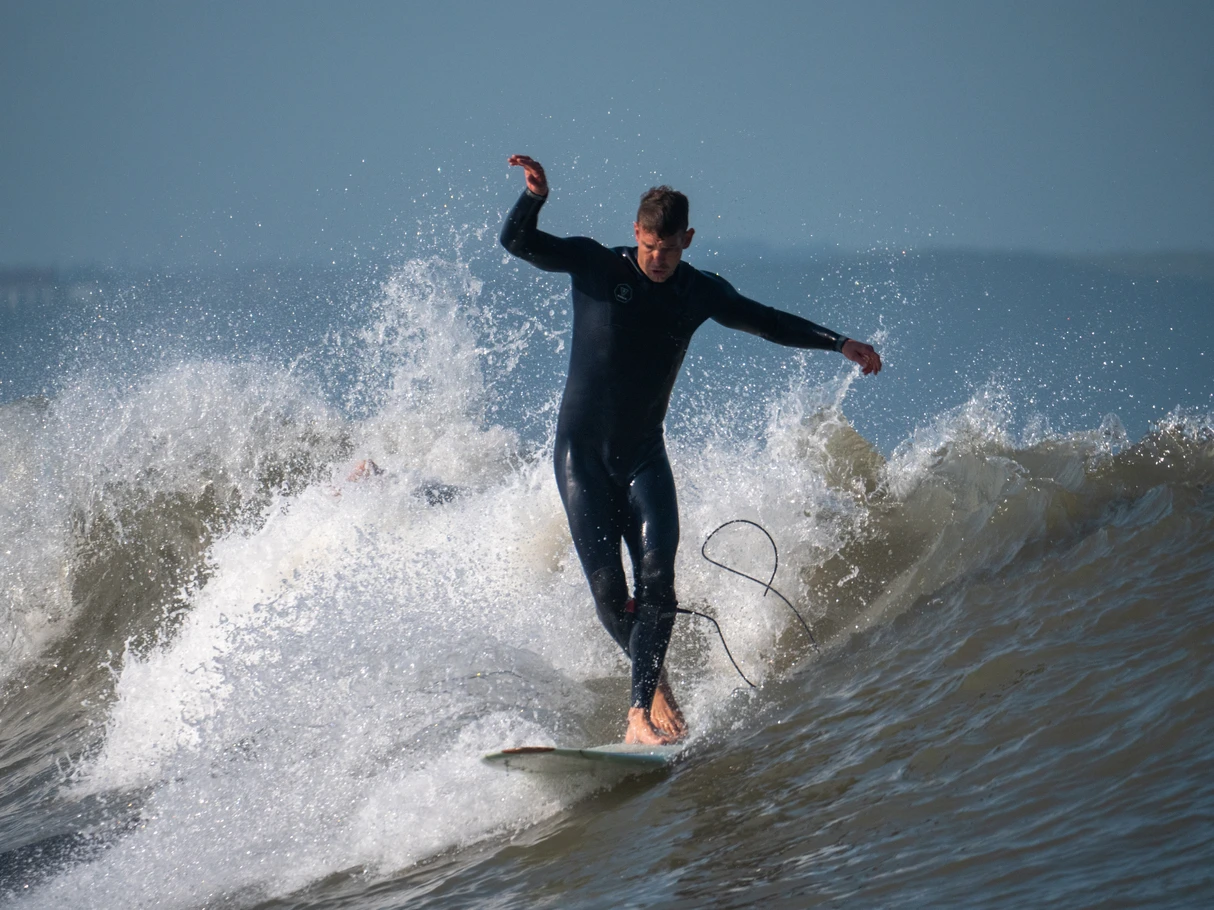 Unknown surfer Travelling to the nose! Photographer: @media_man_rhys