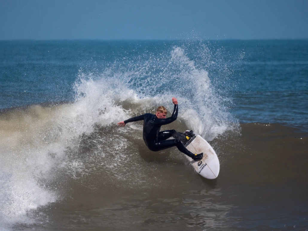 @AIDANBRACKS Tall frame, powerful legs = Torque and power turns! Aidan for the win!