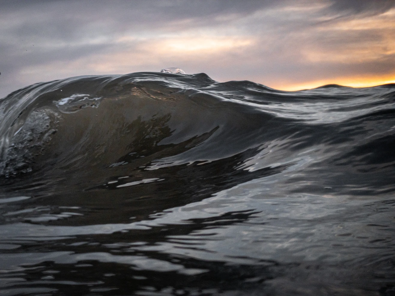 SCALE Imagine this x100 and you have one of the scariest monster wave you can imagine!