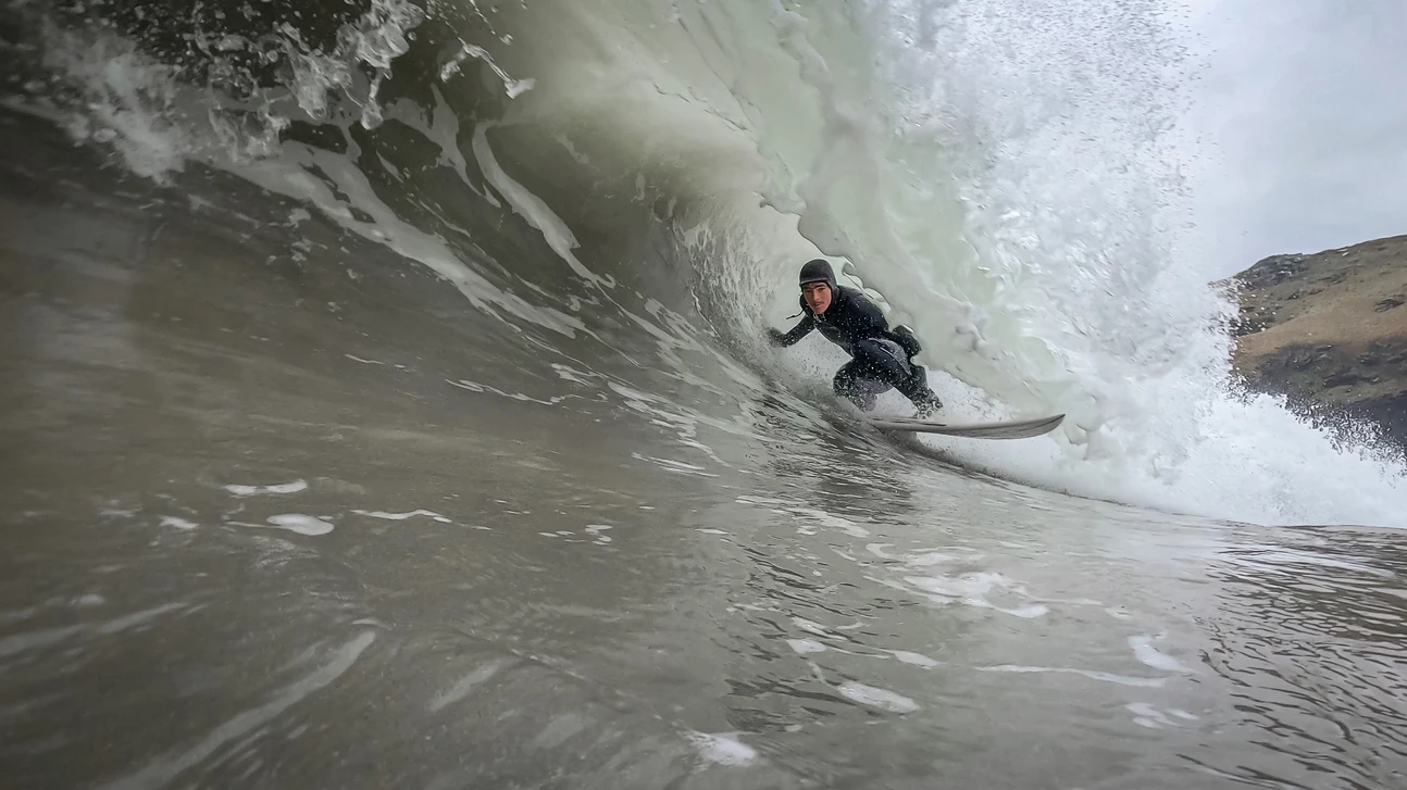COUCOU I think we were both surprised that he made that section! 😆 Surfer: @liammurraystrout