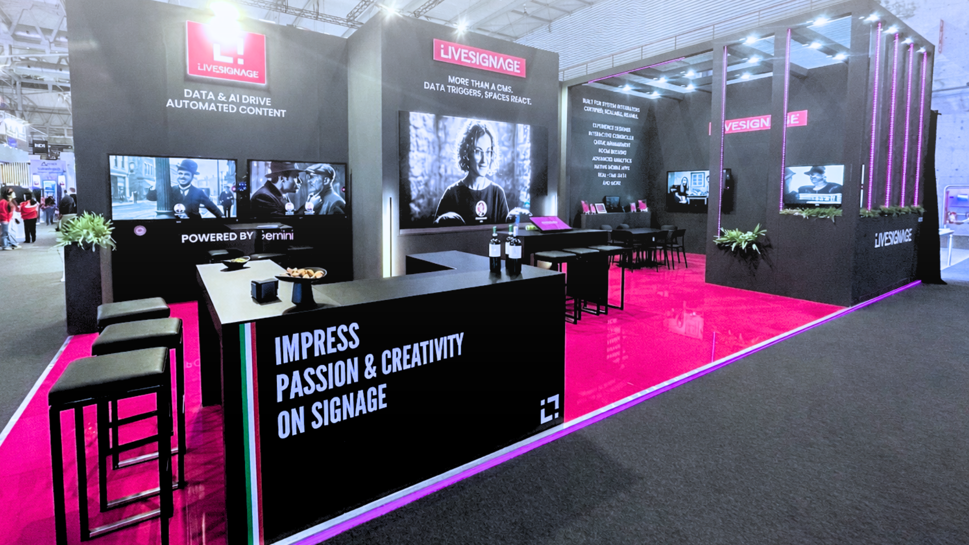 Qr code con smartphone davanti