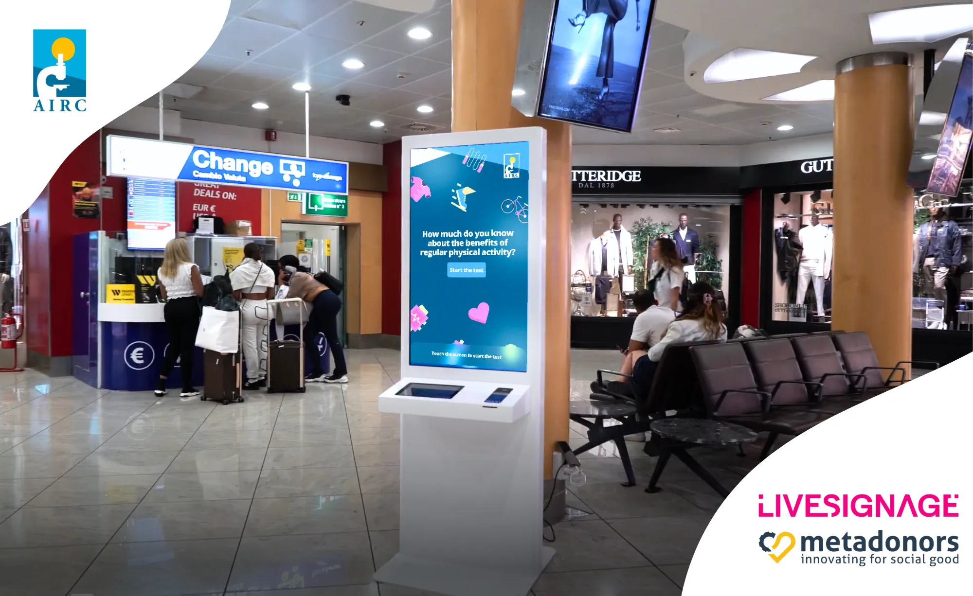 Totem interattivo AIRC per la sensibilizzazione e le donazioni installato all’aeroporto di Napoli
