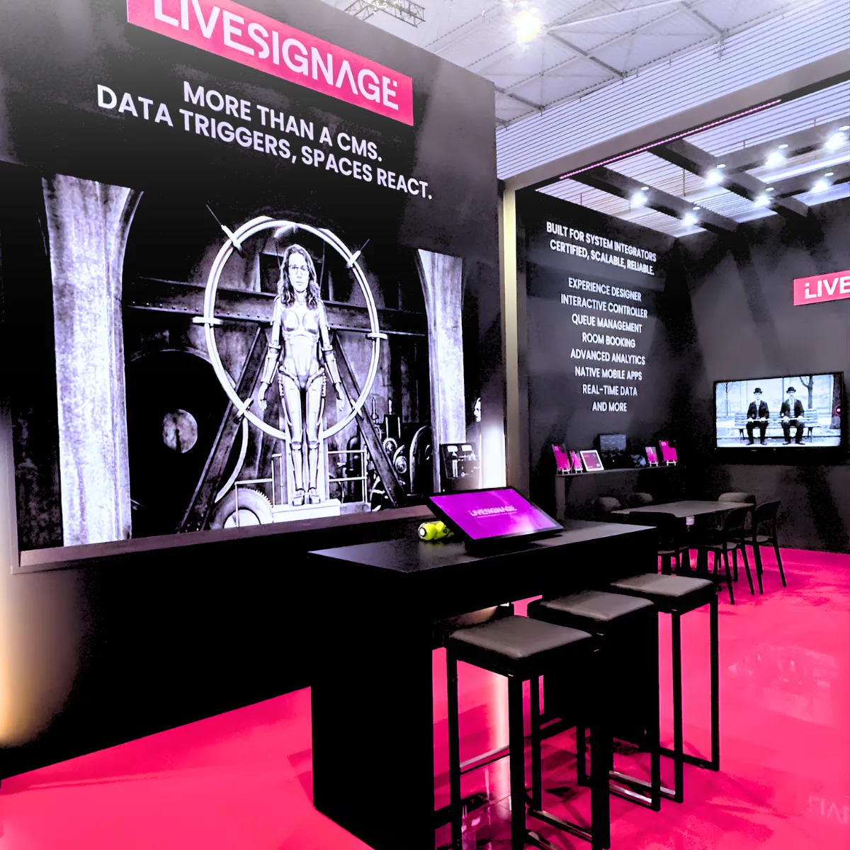 Videowall e display di controllo nello stand Livesignage per le esperienze interattive di ISE 2026