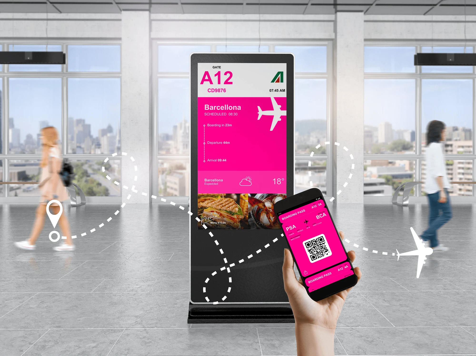 Viaggiatore consulta sullo smartphone orari e biglietti tramite il QR code di un totem in aeroporto