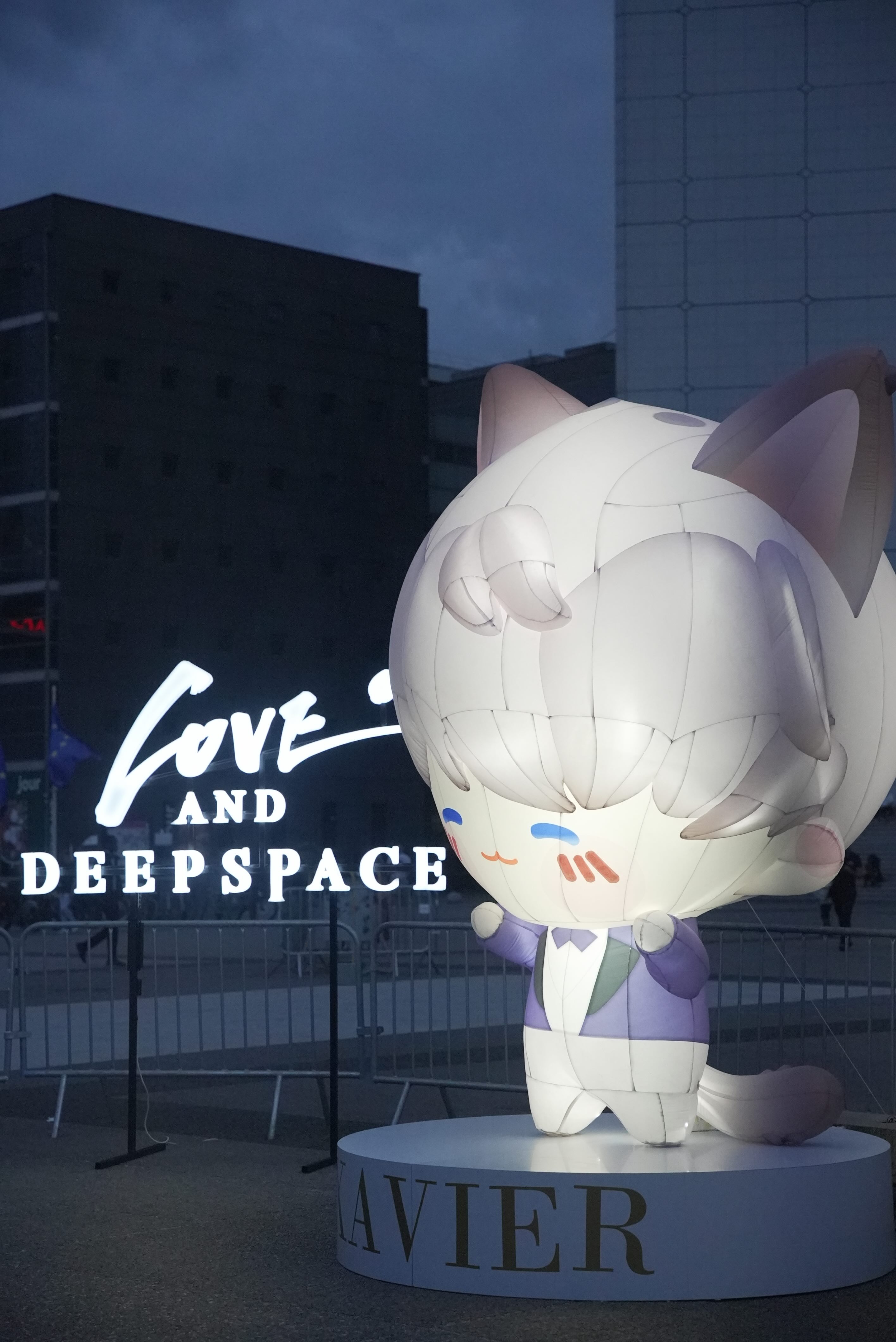 LOVE AND DEEPSPACE – évènement gaming immersif à Paris, scénographié par l’agence H.stories