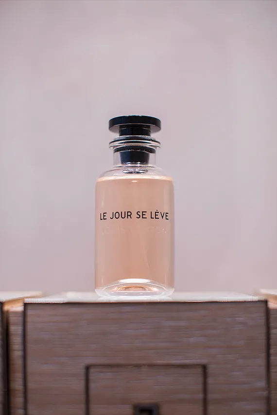 Scénographie du lancement du parfum Le Jour Se Lève chez Louis Vuitton, boutique Montaigne