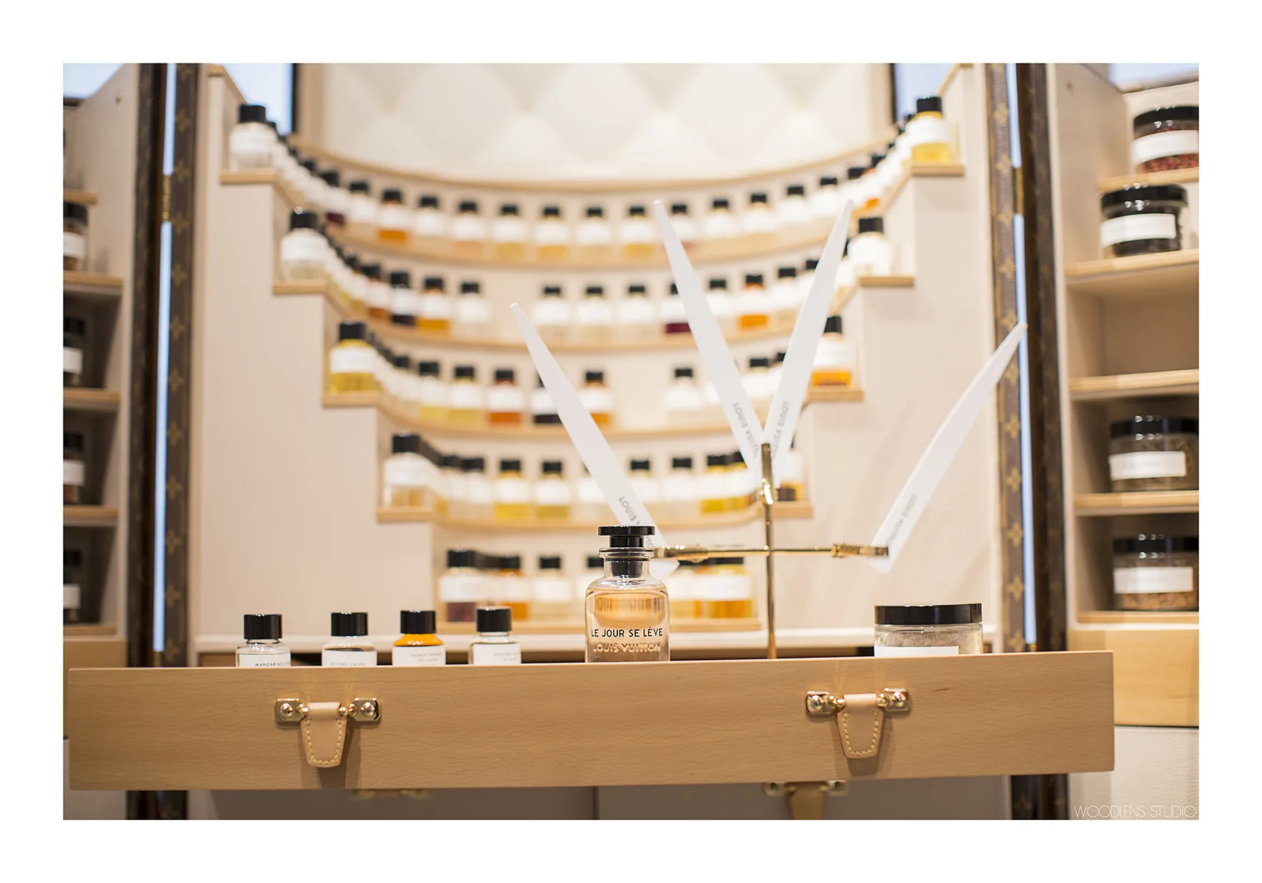 Scénographie du lancement du parfum Le Jour Se Lève chez Louis Vuitton, boutique Montaigne