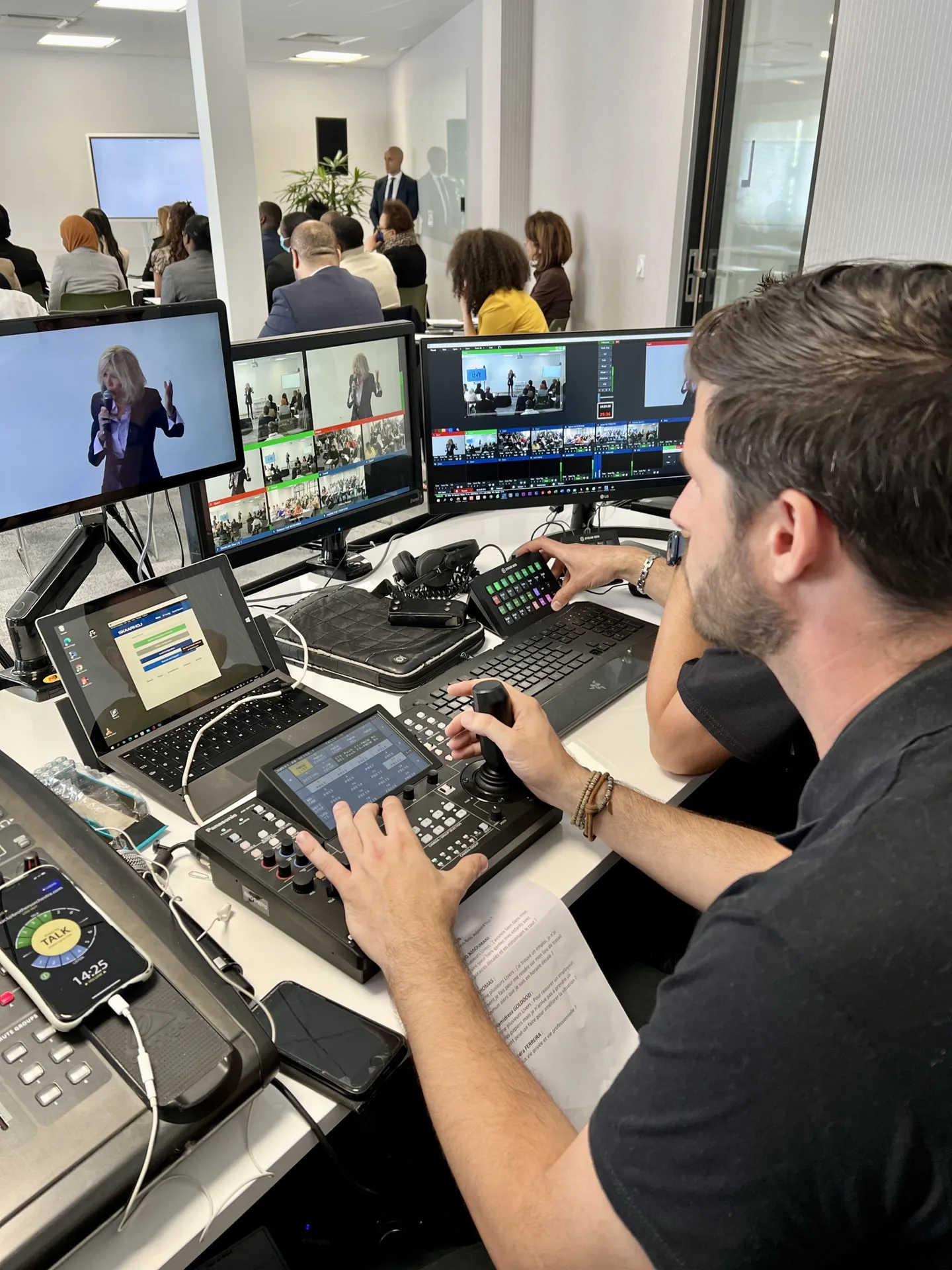 Live Streaming avec Emmanuel Macron à Paris, organisé par H.stories.