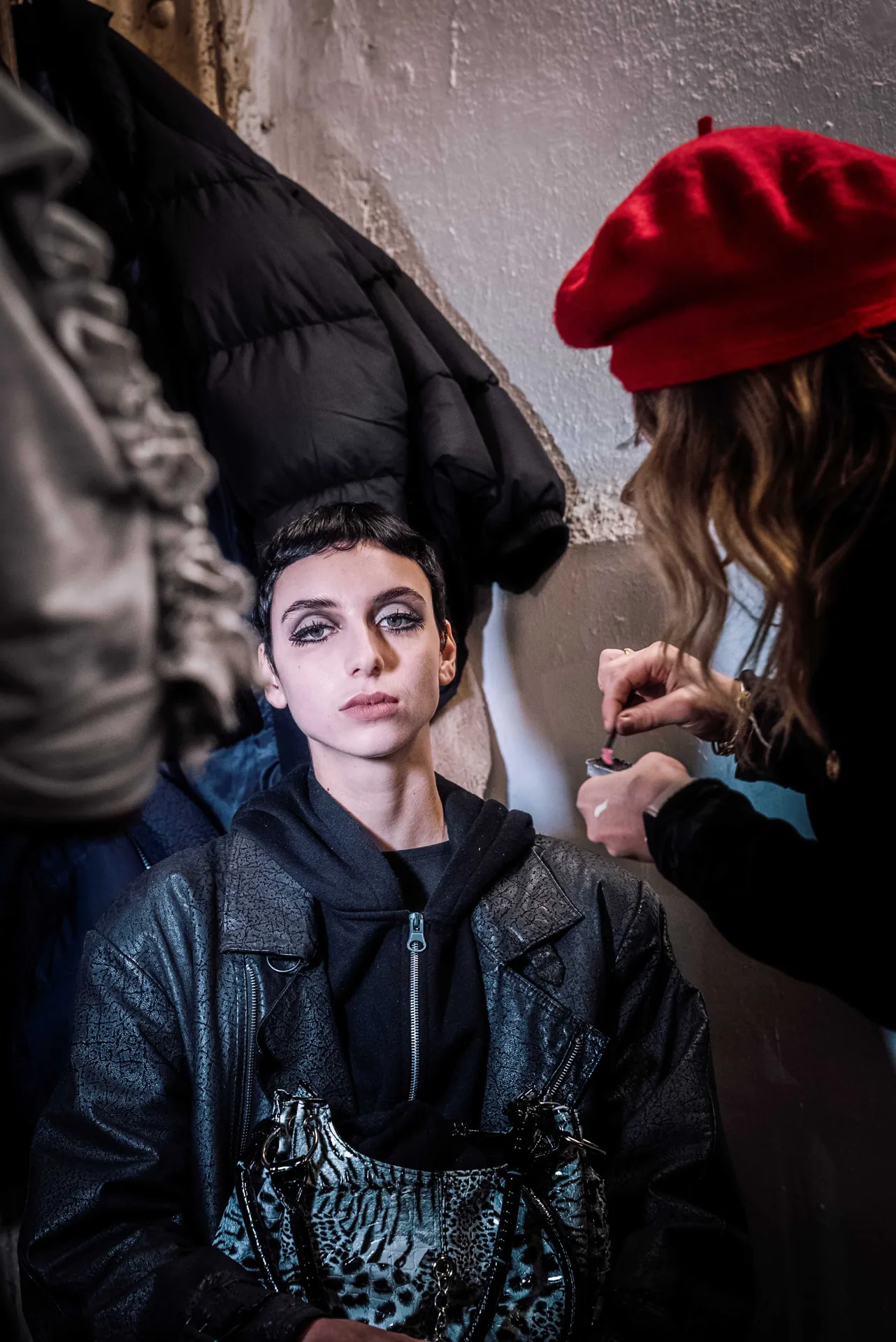 Défilé Haute Couture SS24 de Ronald van der Kemp à Paris, conçu par H.stories au Consulat Voltaire.