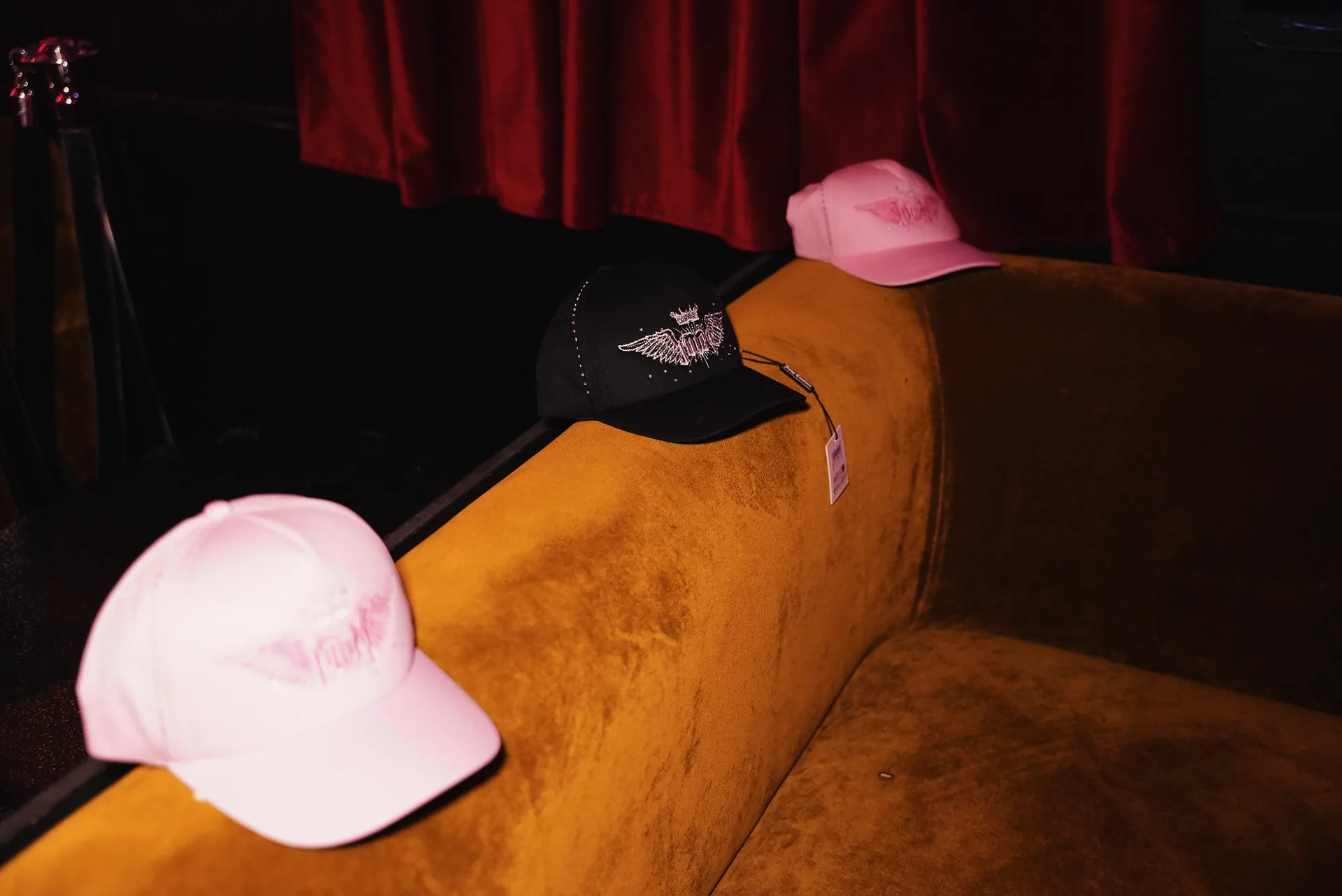 Scénographie vibrante et interactive pour la soirée de lancement Notion Magazine x Juicy Couture & Urban Outfitters par H.stories.