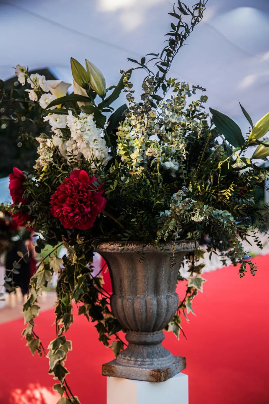 Scénographie florale du défilé Jeune Talent RSE LVMH 2023 par H.stories au domaine de Formigé.