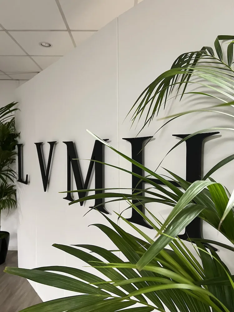 Élèves participant au stage RSE de LVMH dans un environnement écoresponsable conçu par H.stories.
