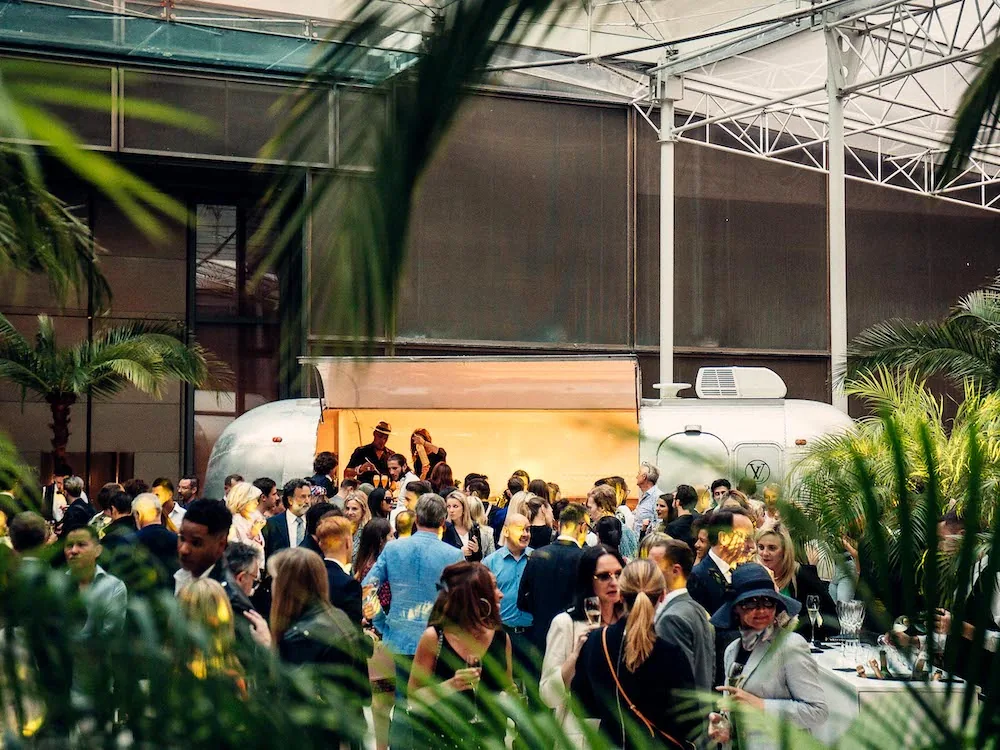 Aftershow Louis Vuitton SS19 organisé par H.stories à Paris, avec une scénographie inspirée de Coachella dans la cour du groupe LVMH.