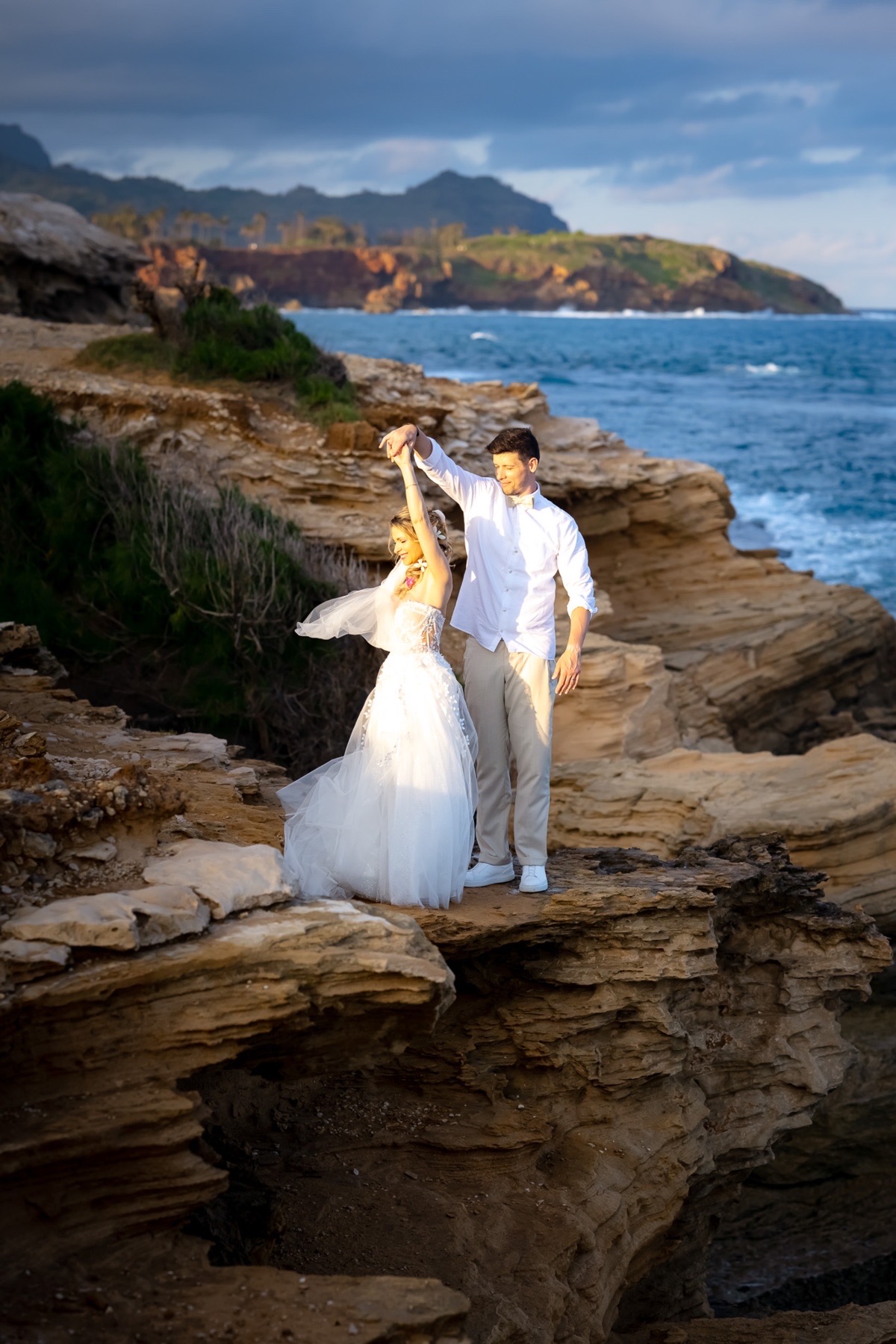kauai elopement wedding portraits at shipwrecks kauai