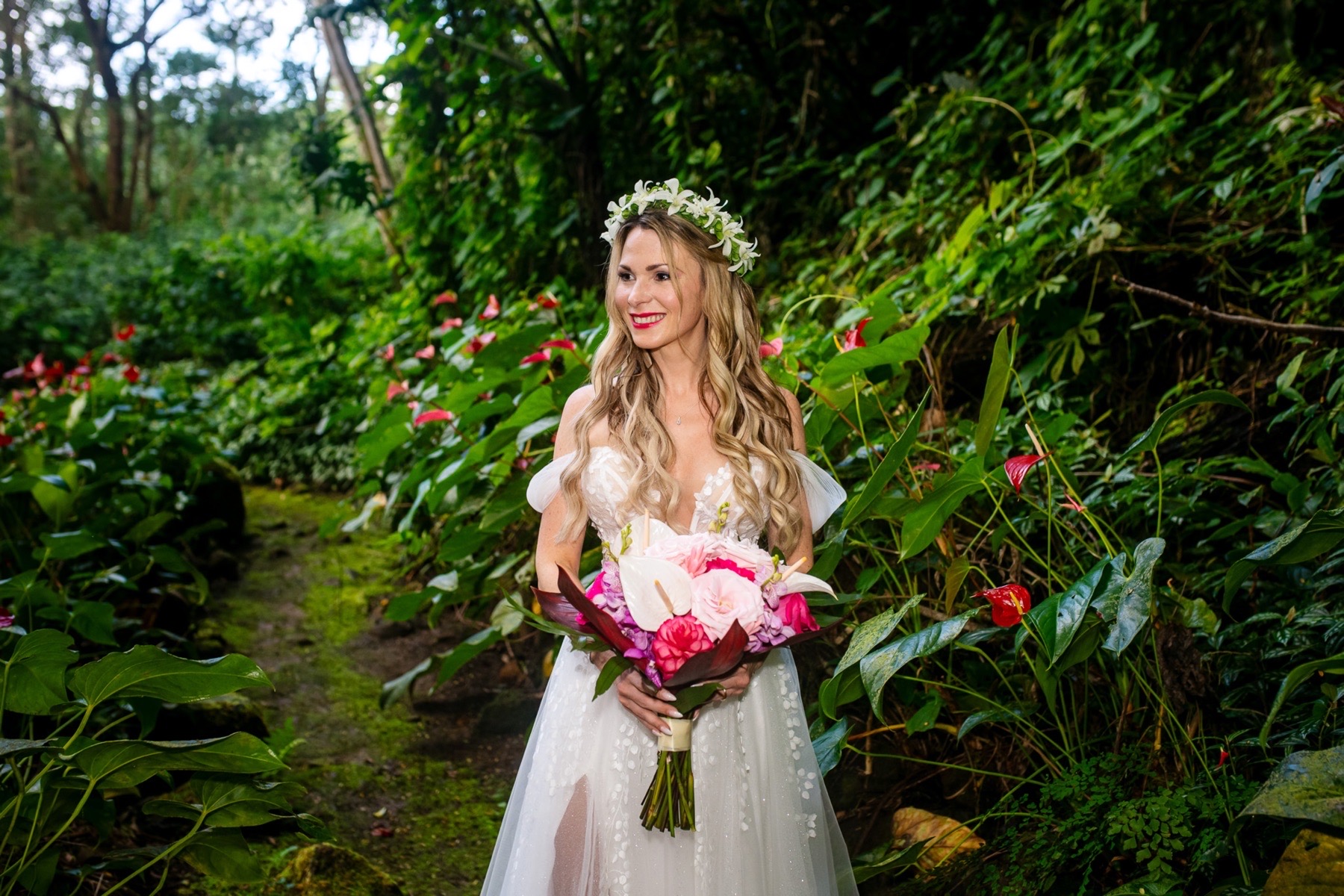 kauai elopement bride photoshoot