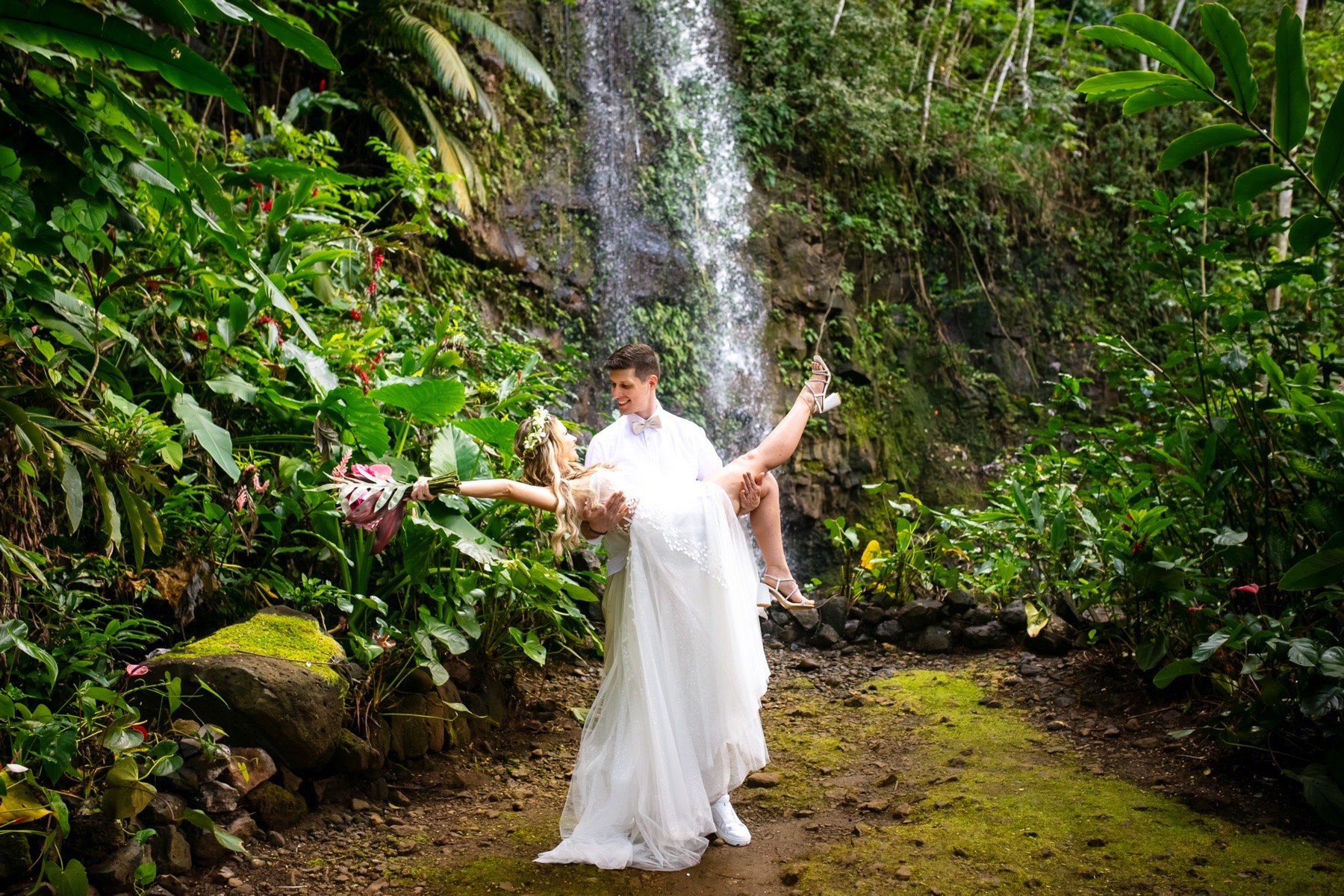kauai waterfall photoshoot wedding elopement package