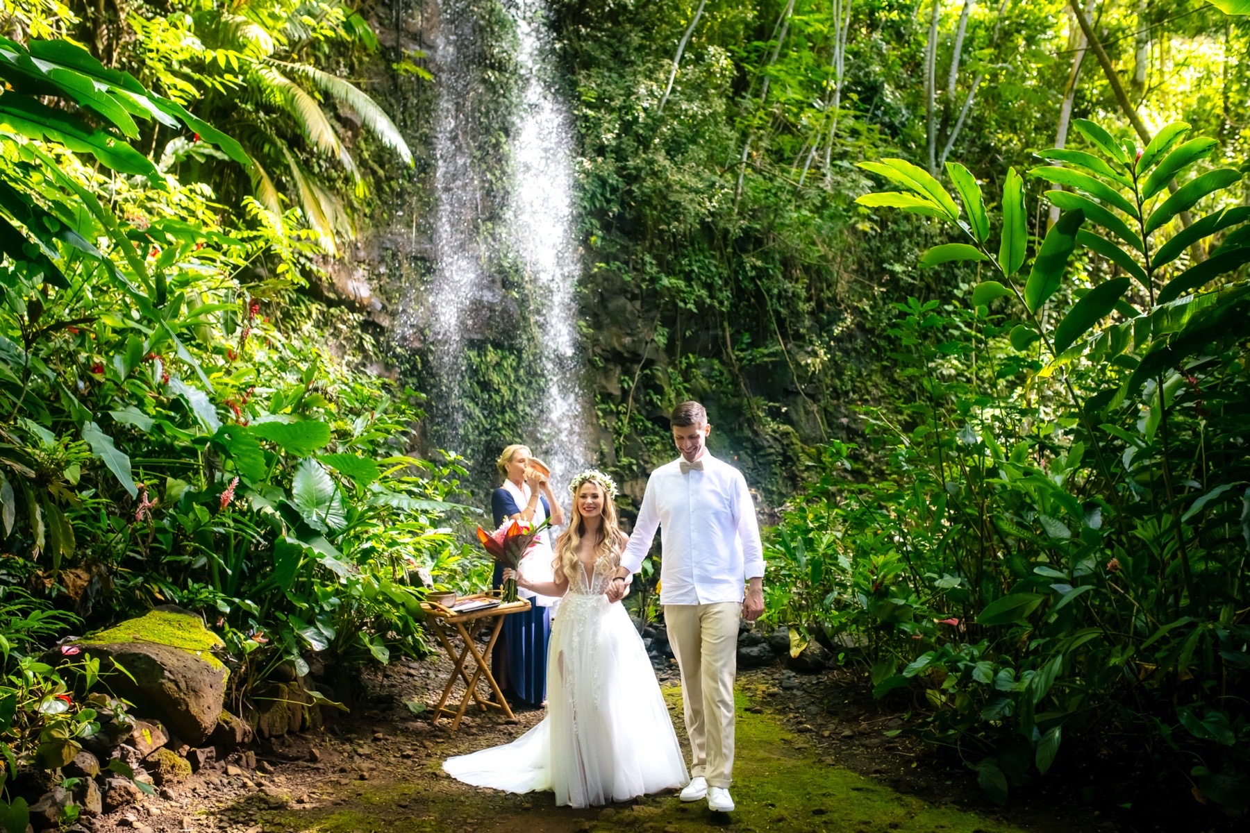 kauai waterfall elopement package