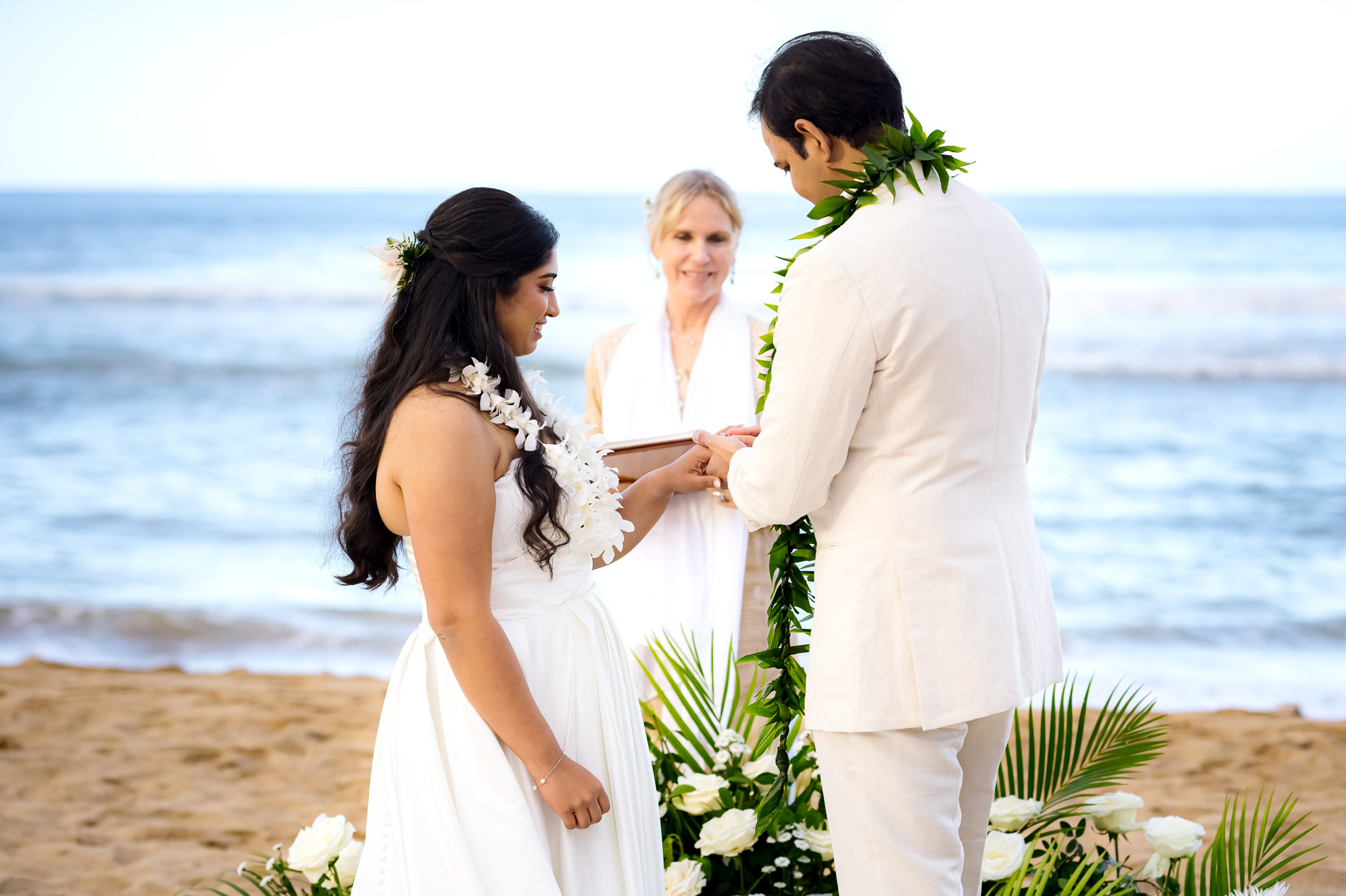 kauai wedding officiant beach elopement