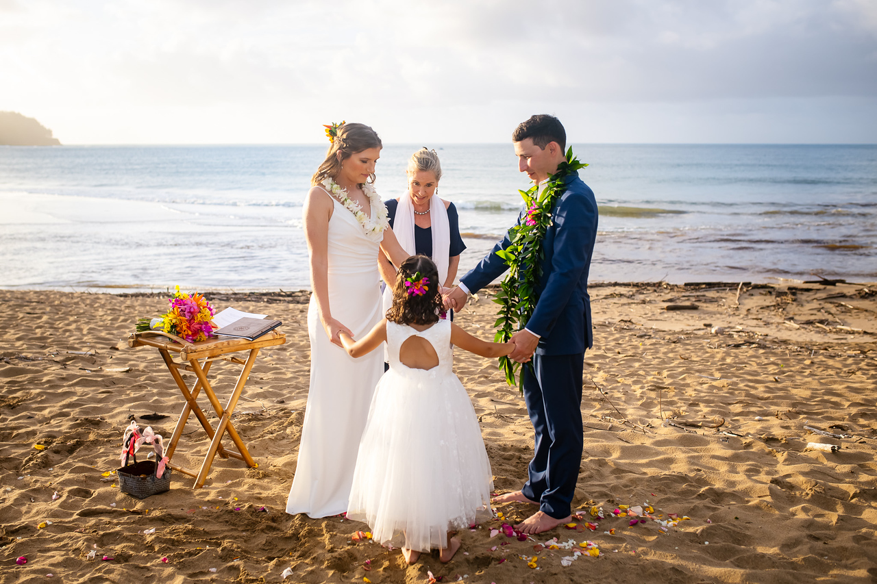 elopement wedding officiant kauai