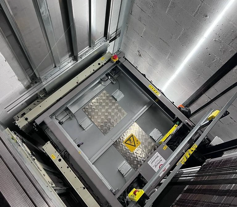 Lift modernisation with a new lift motor and protection guards in the lift motor room