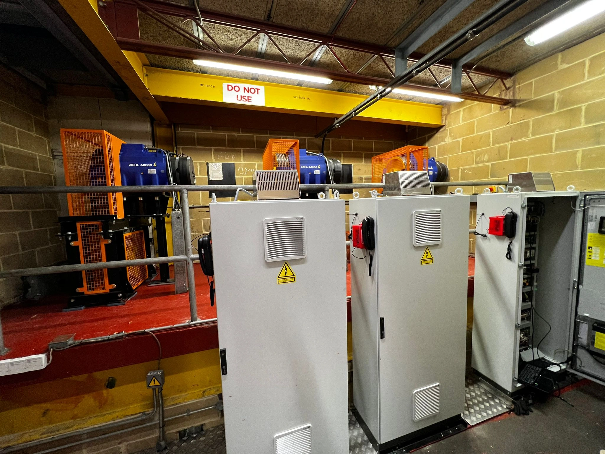 Lift modernisation with a new lift motor and protection guards in the lift motor room