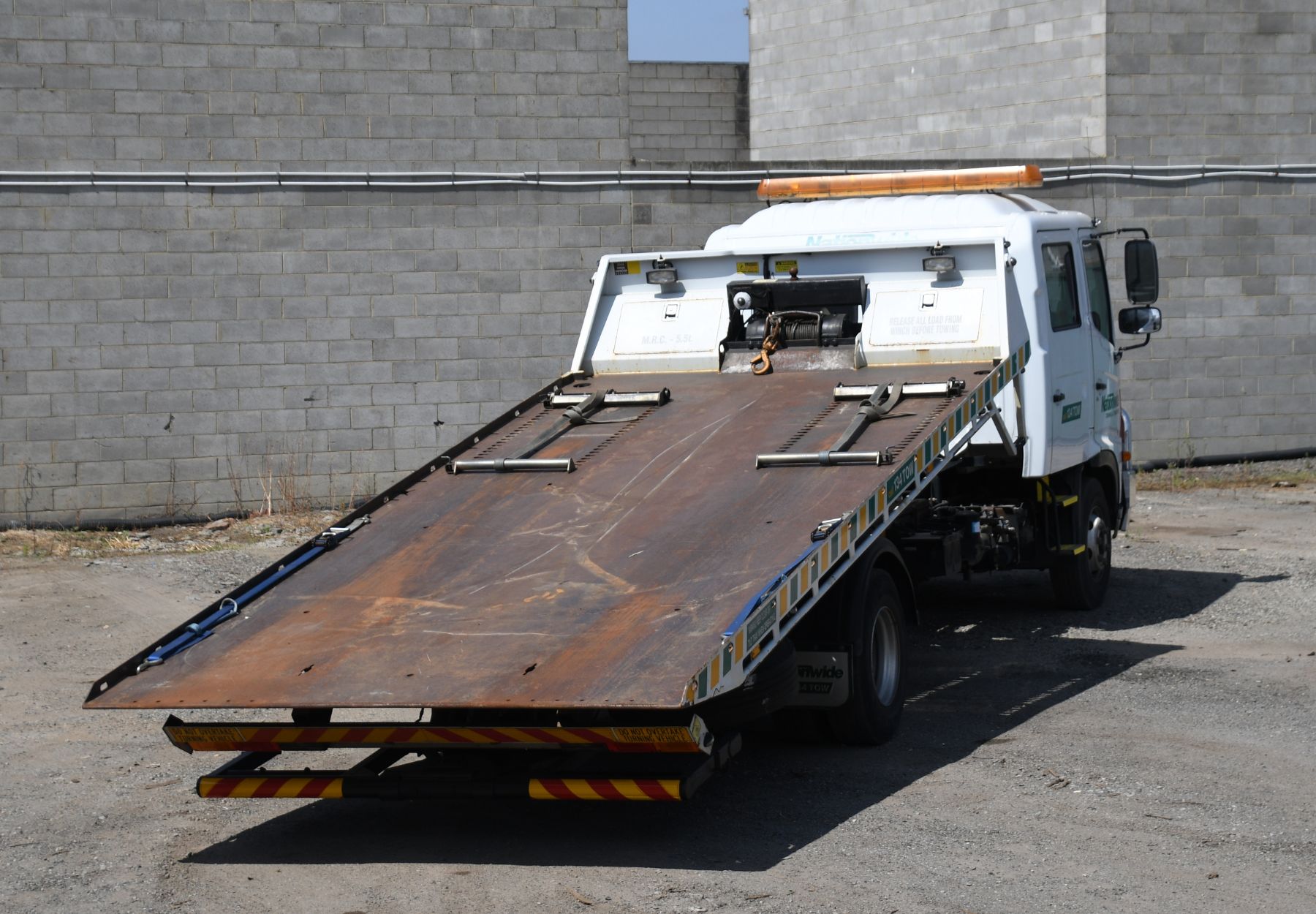The Benefits of Tilt Tray Towing