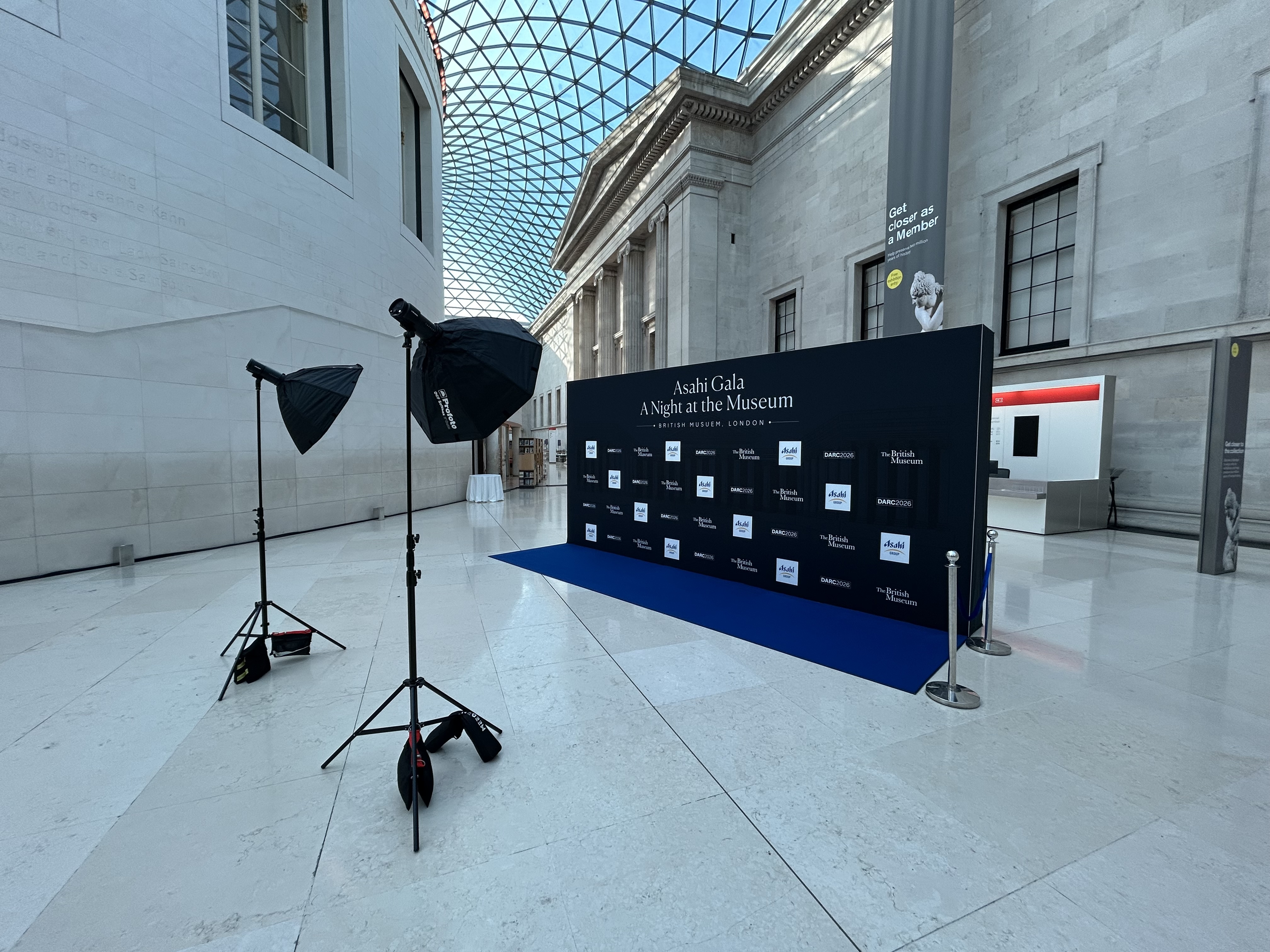 Photo of a 6 wide step and repeat media wall at the British museum in London with a blue carpet and photography lighting