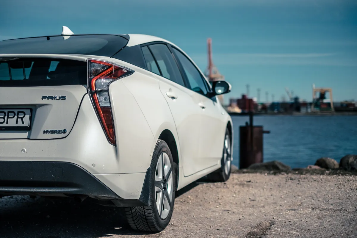 Will hybrids’ allure sidetrack automakers?