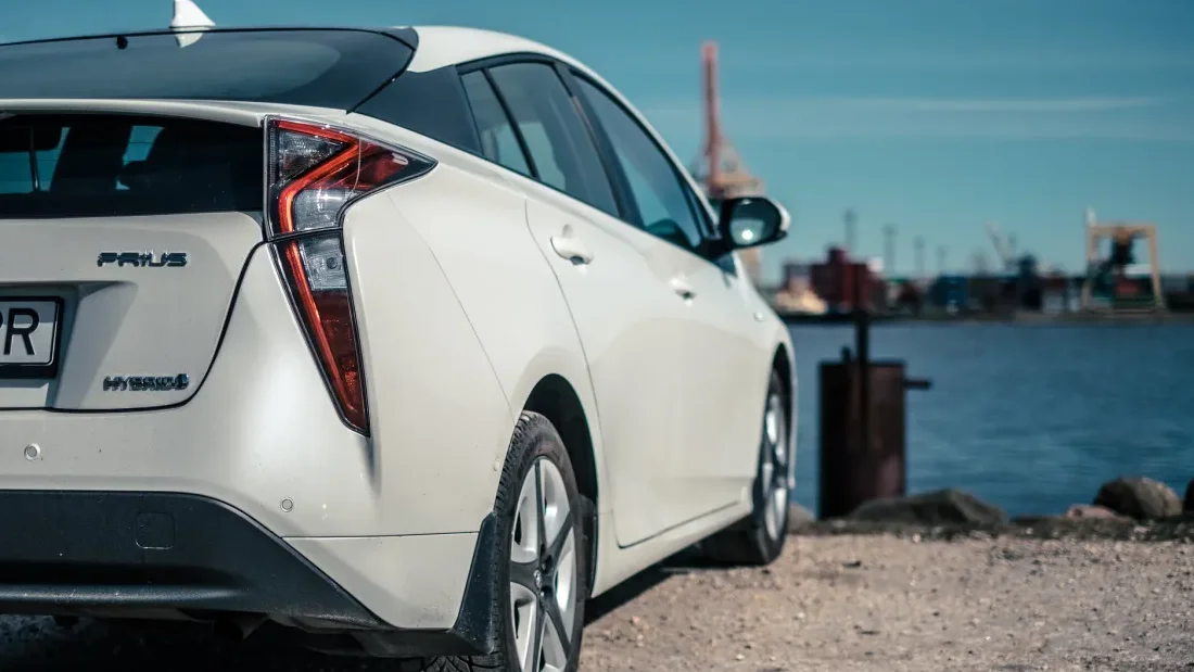 Will hybrids’ allure sidetrack automakers?