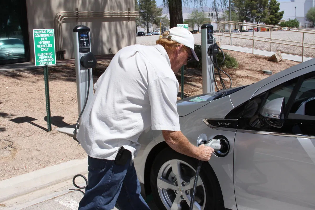Report: Batteries’ recyclability gives them edge over oil
