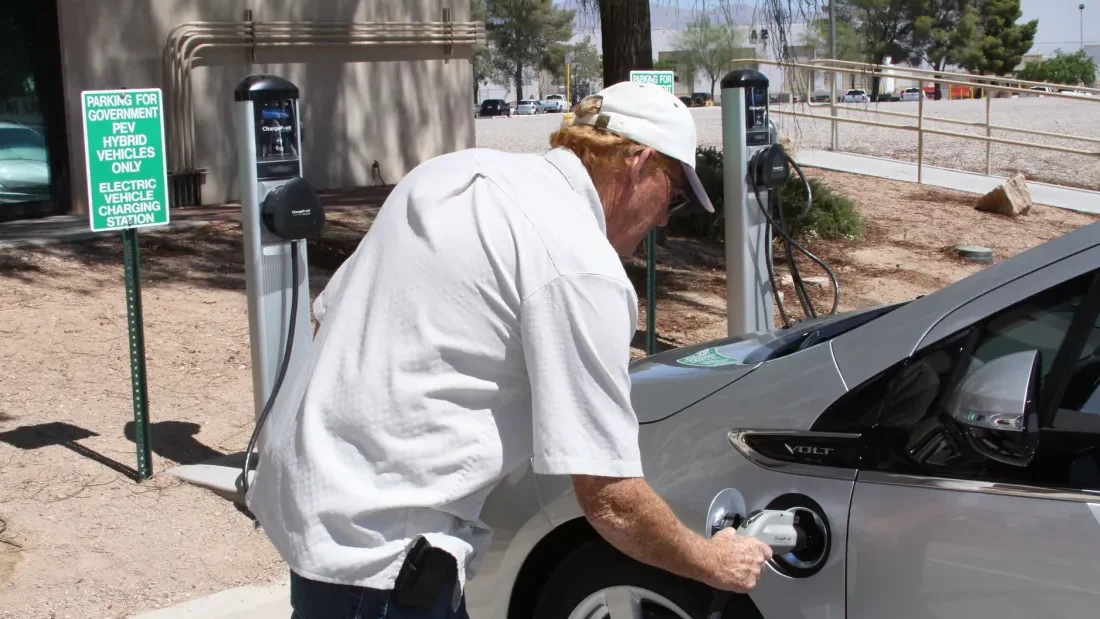 Report: Batteries’ recyclability gives them edge over oil