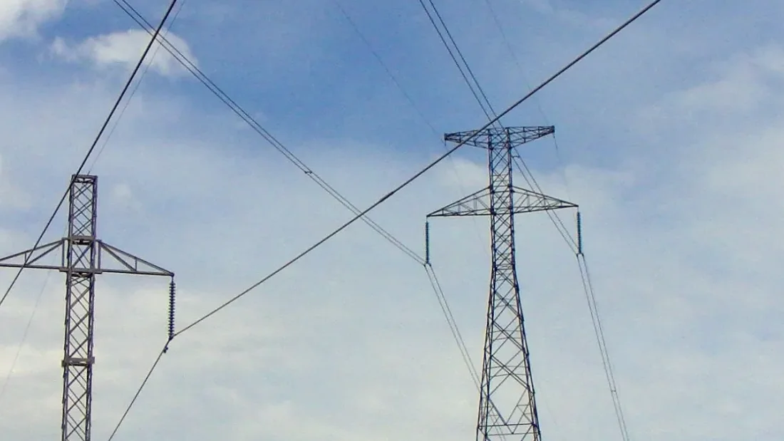 Illinois explores use of renewable energy credits to juice independent transmission projects