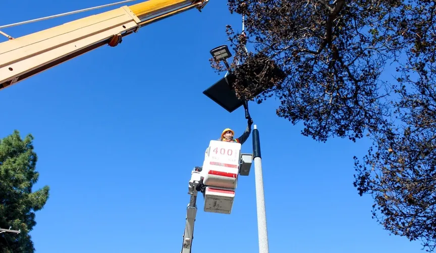 LA has a plan to stop copper thieves: Solar-powered streetlights