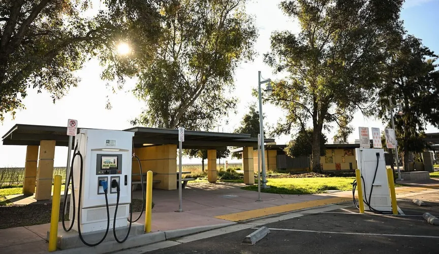 Admin reopens $5B EV charging program after losses in court