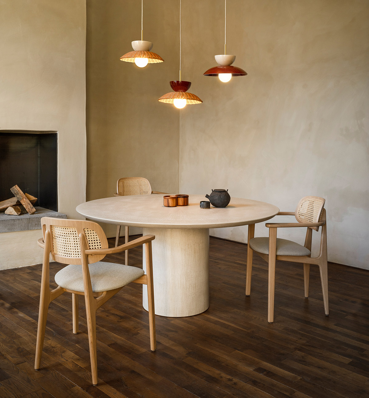 Ari Dining Table Round