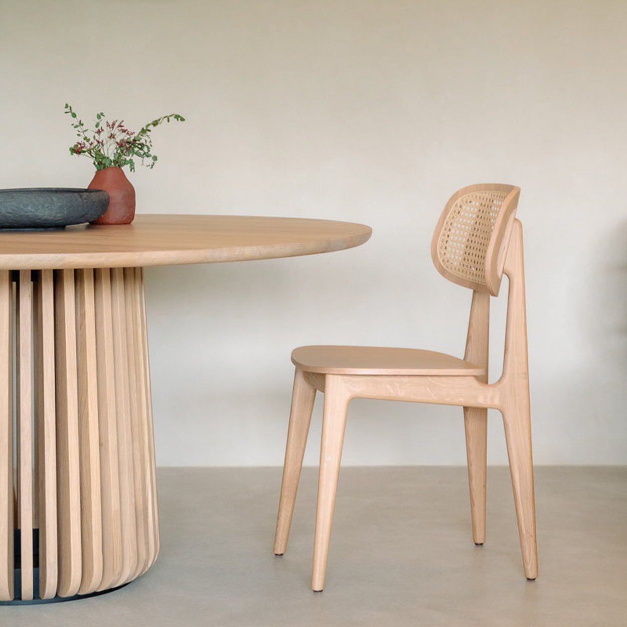 Maru Round Dining Table