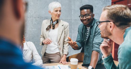 shorten the B2B buyer cycle with Digital Geeks strategies and systems