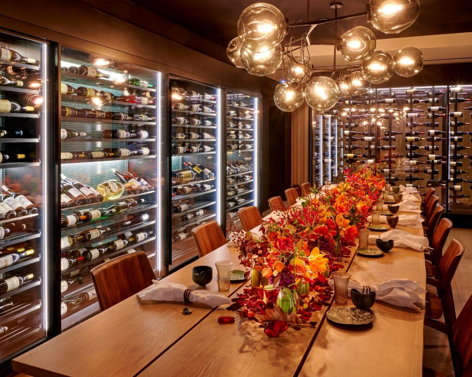 La Table de Partage de Marsan, au cœur de la cave à vins