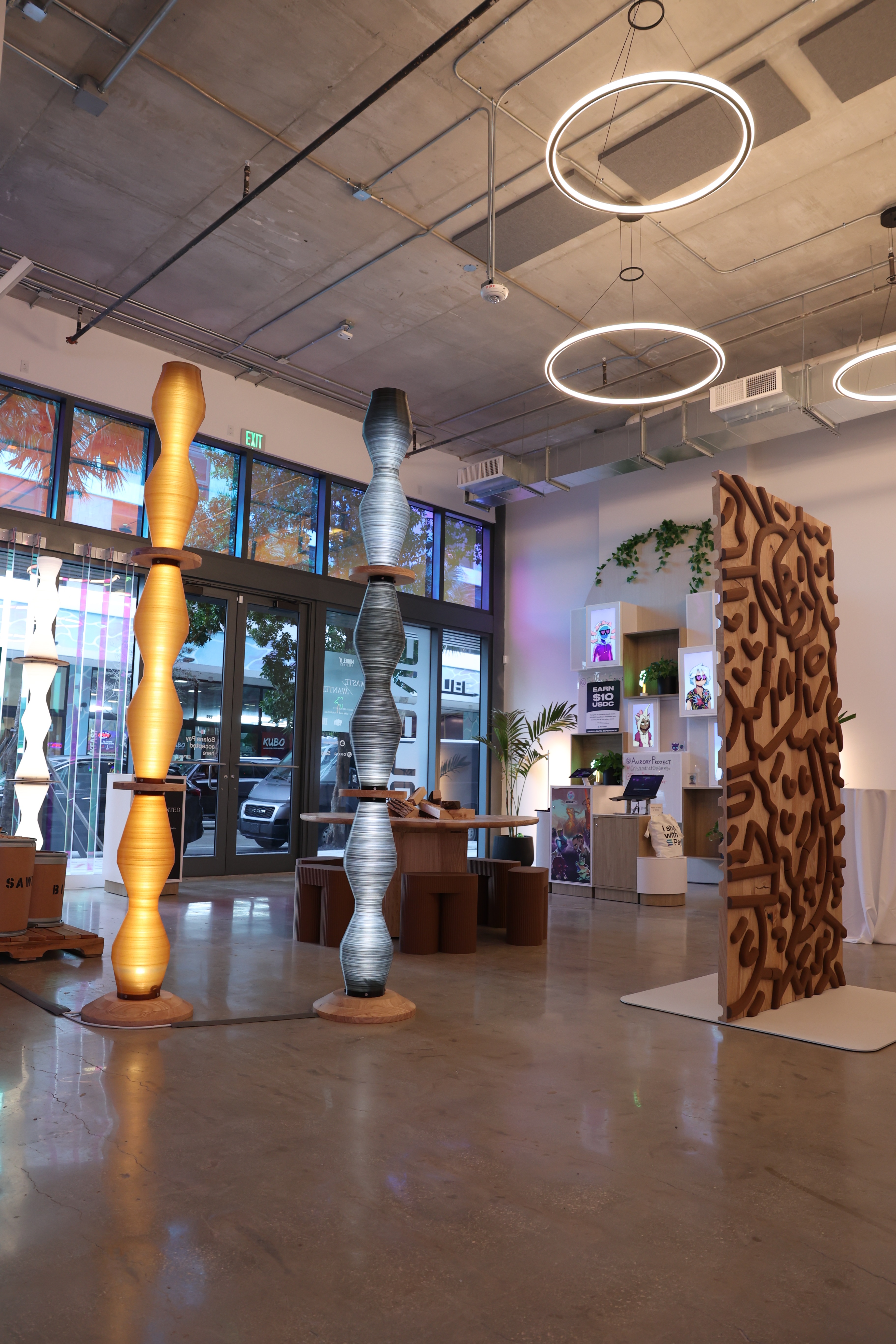 An image of an room with beautiful colors and lighting