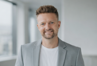 Flexibilität statt starrer Regeln: Wie EPLANOVA Engineering Projekte unternehmerisch steuert
