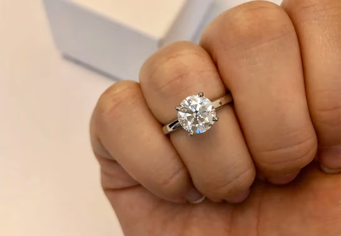 Round Cut Diamond Ring