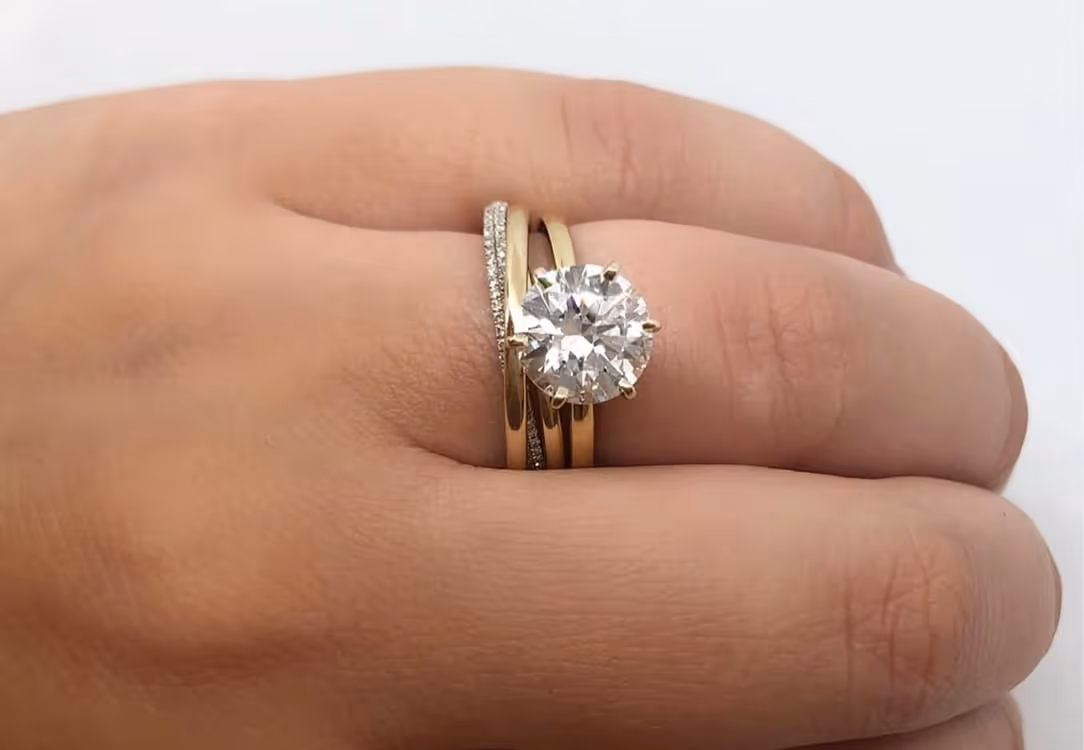 Round Cut Engagement Ring with Unique Band