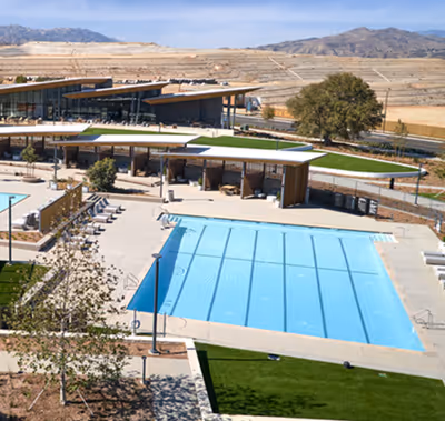 Beautifully clean pool area.